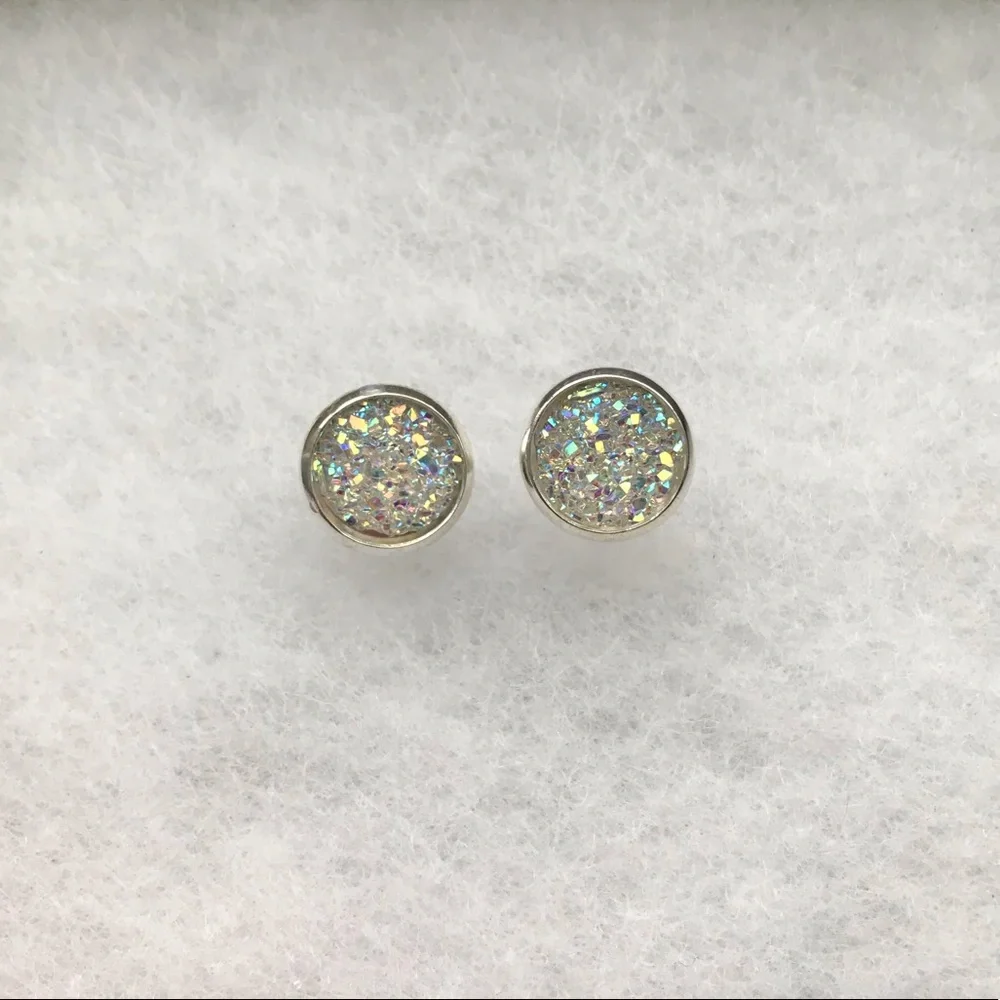 Beautiful‎ White Earring Set